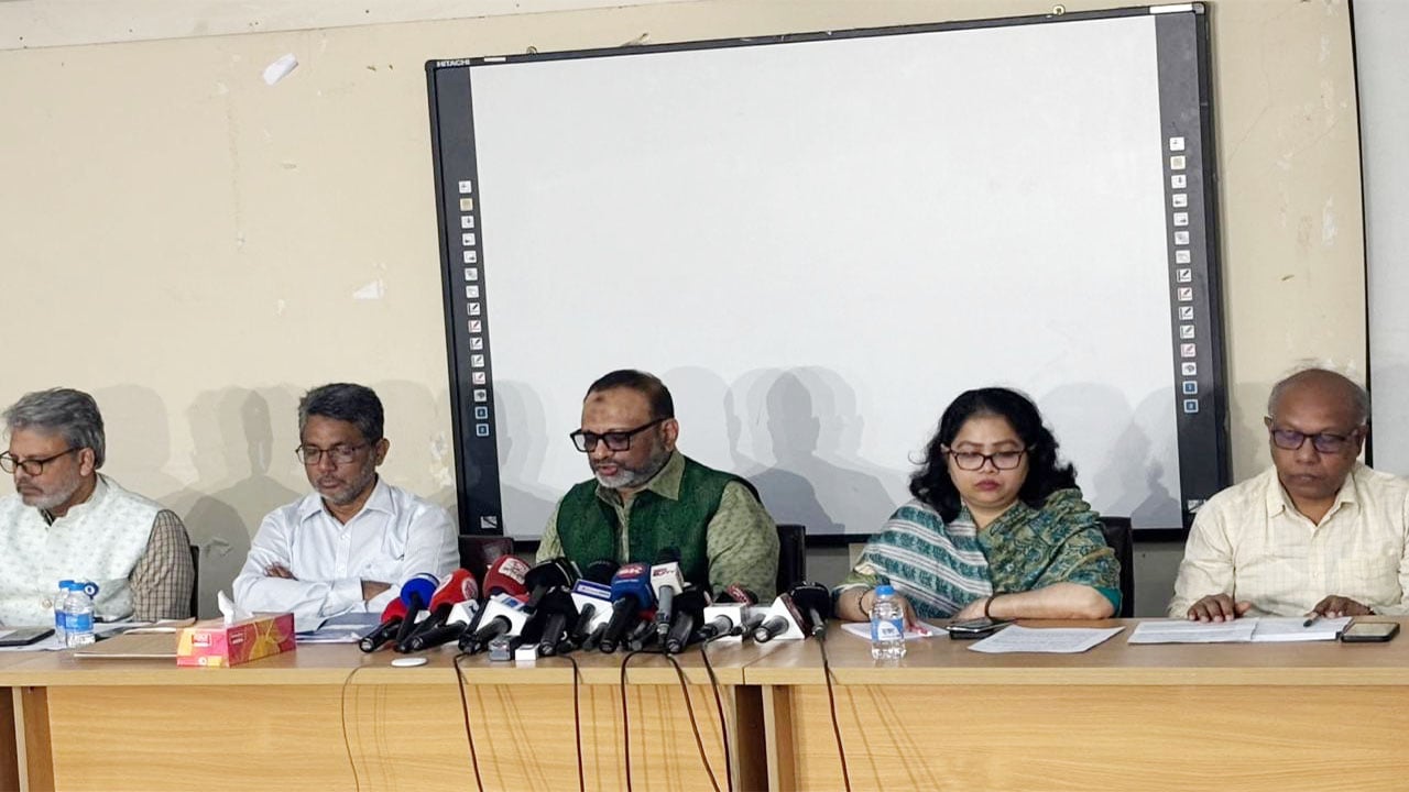 ডাকসু নির্বাচন নিয়ে নানা অভিযোগের জবাব দিলেন ঢাবি উপাচার্য