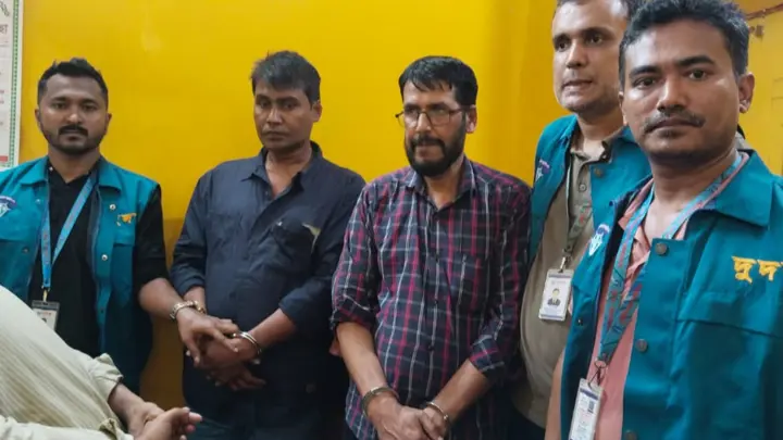 ‘সাবরেজিস্ট্রারের নির্দেশে ঘুষ নিয়েছি’ আদালতে দুই কর্মচারীর জবানবন্দি