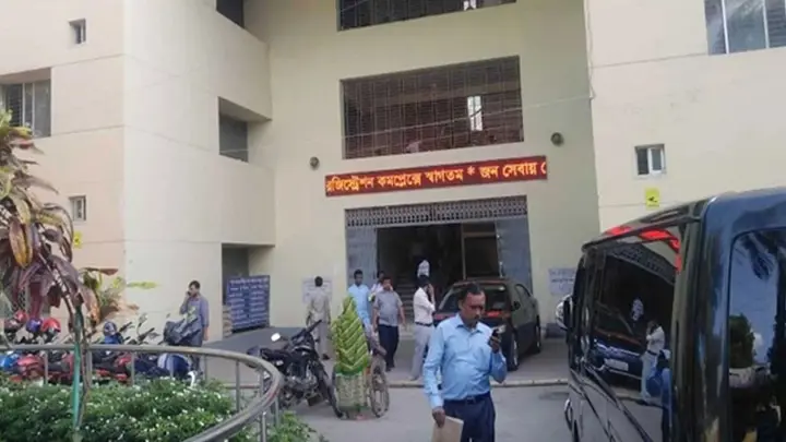 তেজগাঁও রেজিস্ট্রেশন কমপ্লেক্সে দুদকের অভিযান
