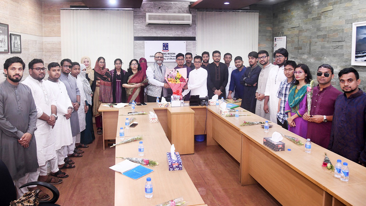 ডাকসুর নবনির্বাচিত কার্যনির্বাহী পরিষদের প্রথম সভা