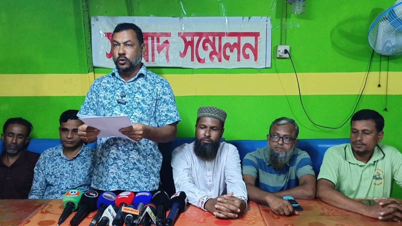 দুমকিতে যুবদলের কমিটি বাতিলের দাবিতে সংবাদ সম্মেলন