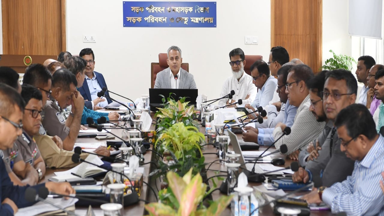 নৌকা ও স্পীড বোট থেকে কোনো যাত্রী  লঞ্চে উঠতে পারবে না