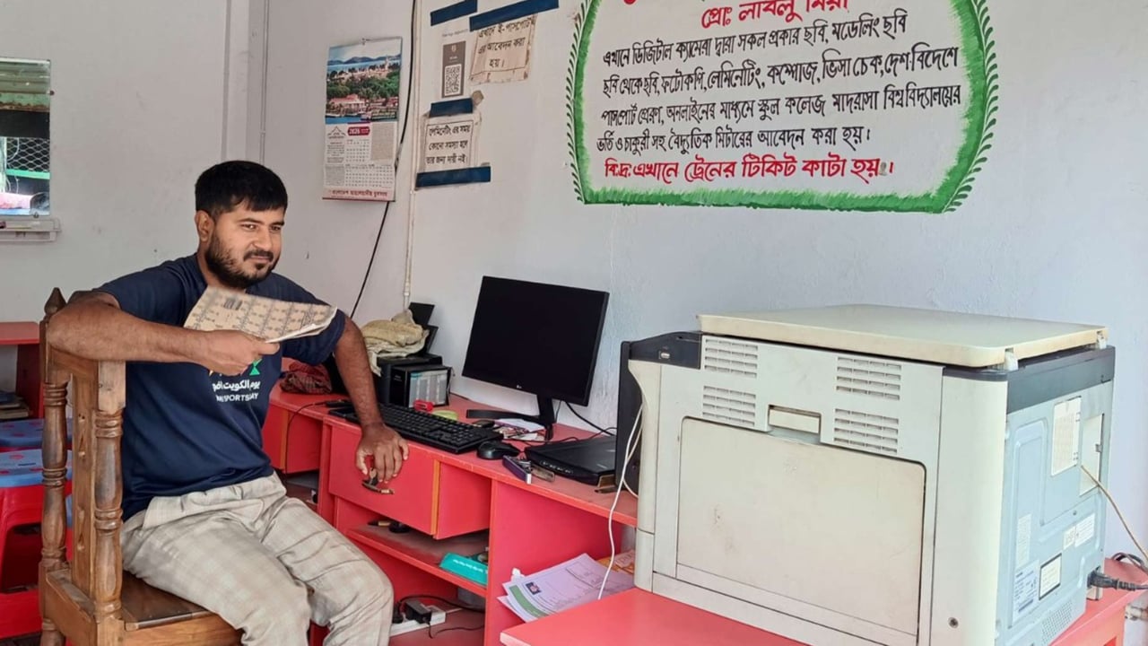 চাহিদার অর্ধেকও মিলছে না বিদ্যুৎ, বিপর্যস্ত জনজীবন