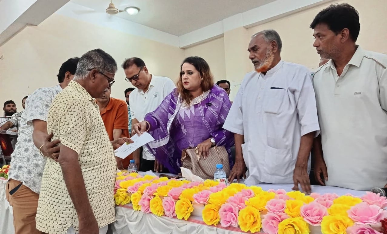 প্রধানমন্ত্রীর দেয়া ঈদ সালামির ১০০ টাকা স্মৃতি হিসেবে রেখে দেব: এমপি রুমা