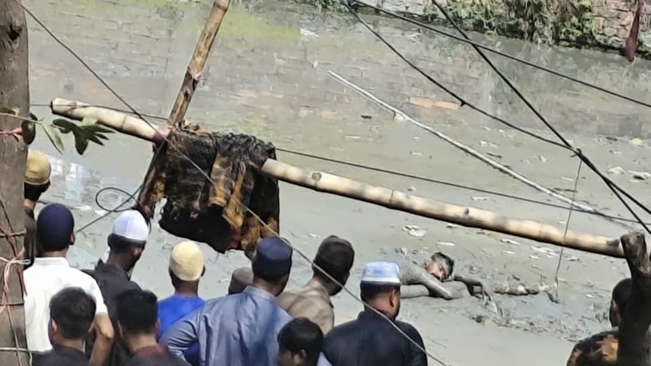 চট্টগ্রামে পাঁচ ঘণ্টা ধরে চোর-পুলিশ খেলা, উৎসুক জনতার ভিড়