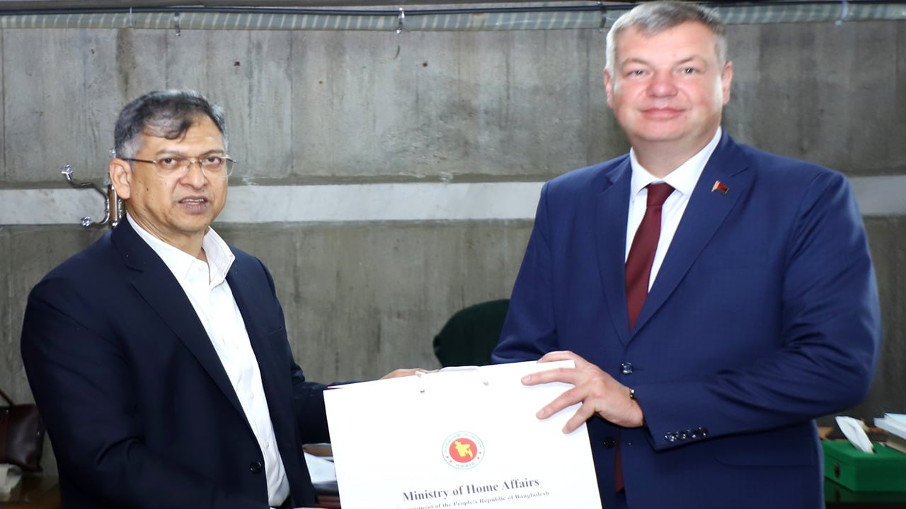 সার আমদানির নতুন গন্তব্য বেলারুশ: স্বরাষ্ট্রমন্ত্রী