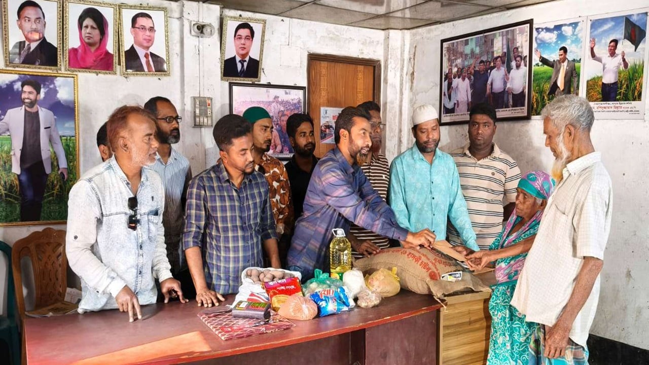 সেই অসহায় বৃদ্ধ দম্পতির আজীবন দায়িত্ব নিলেন যুবদল নেতা