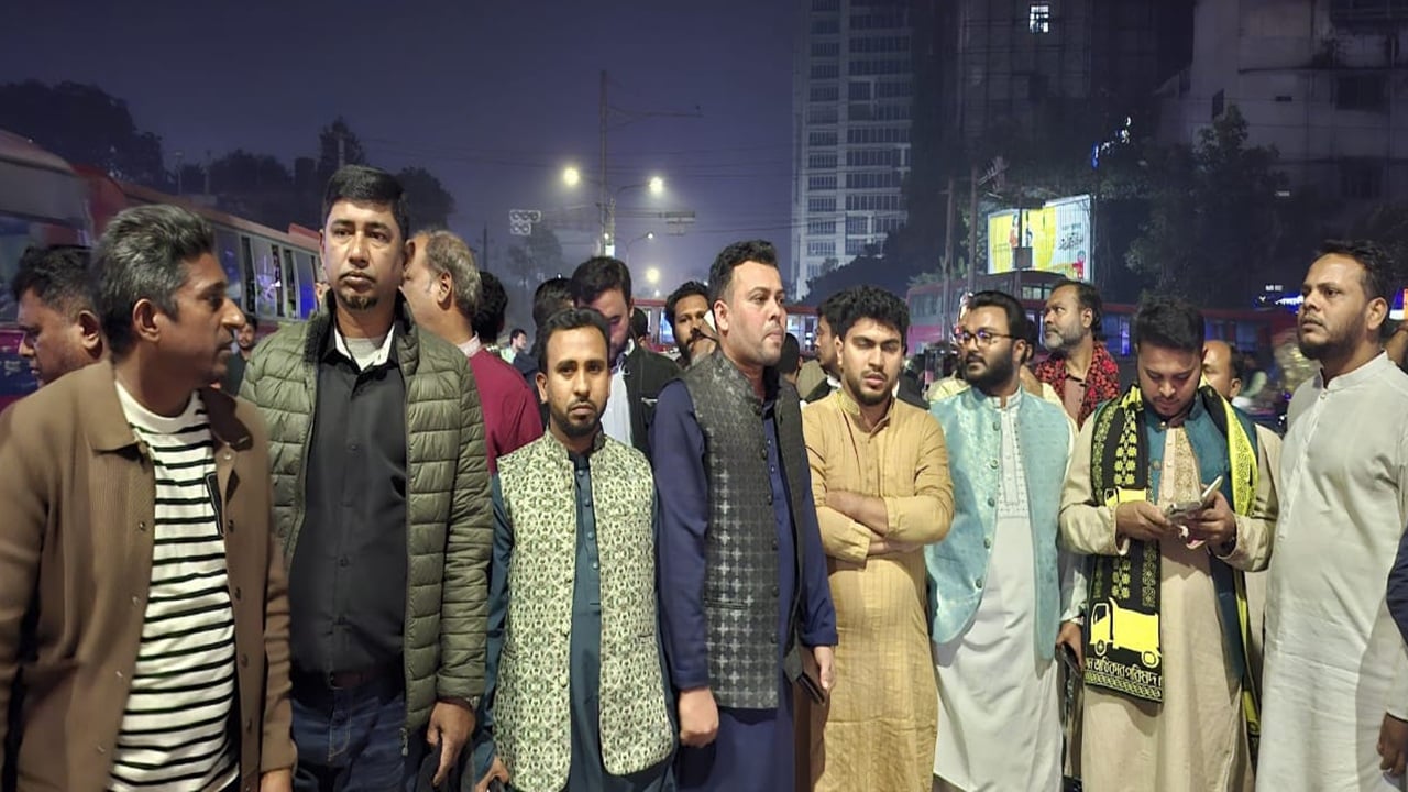 হাদির ওপর হামলার প্রতিবাদে গণঅধিকার পরিষদের বিক্ষোভ