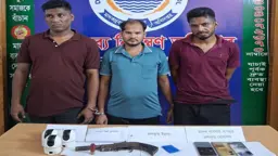 নোয়াখালীতে গ্যারেজে অভিযান, অস্ত্র ও ইয়াবাসহ আটক ৩