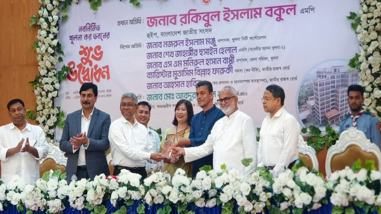 ট্যাক্স কর্মকর্তারা জনগণের বন্ধু হবে, আতঙ্ক নয়: হুইপ বকুল