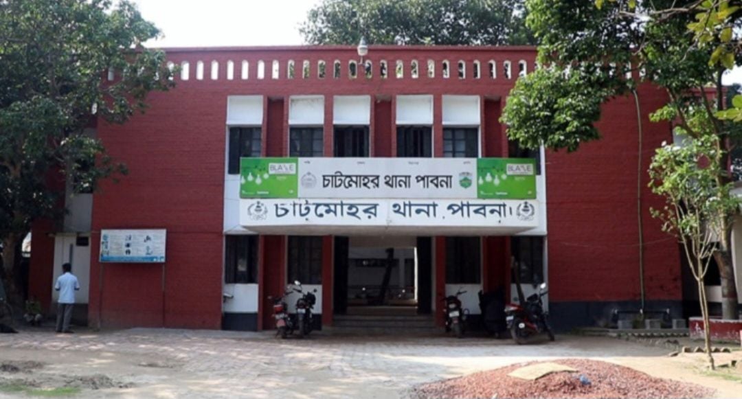 রাতে ভোটকেন্দ্রে জামায়াত নেতারা, প্রিজাইডিং অফিসার প্রত্যাহার