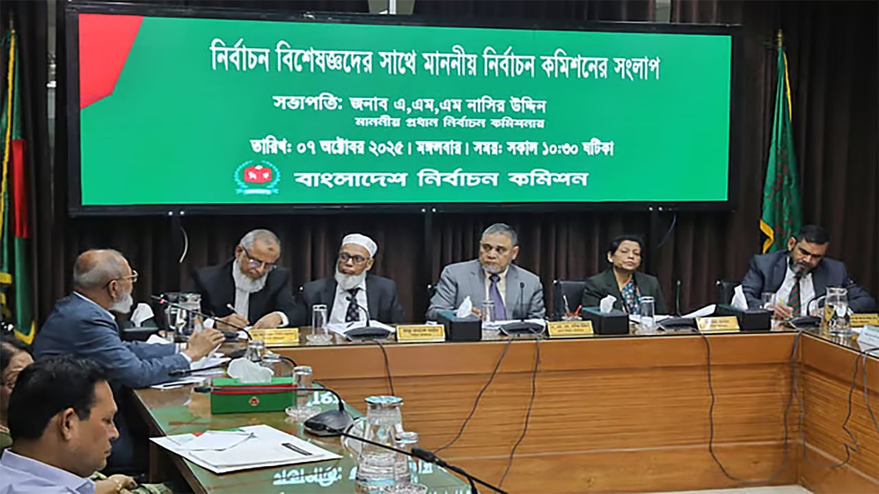 রাজনীতিবিদরাই নির্বাচনের প্রধান খেলোয়াড়: সিইসি