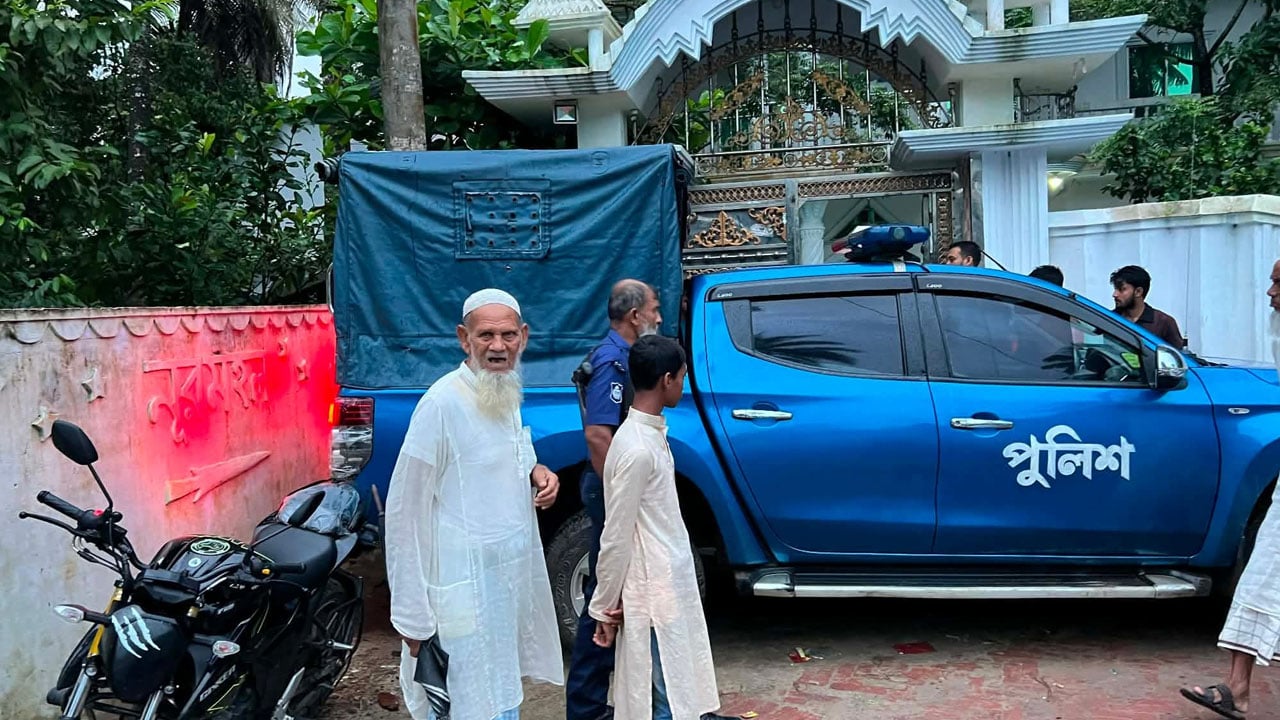 ঈদগাঁওয়ে এক রাতে দুই বাড়িতে ডাকাতি, দেড় কোটি টাকার মালামাল লুটের দাবি