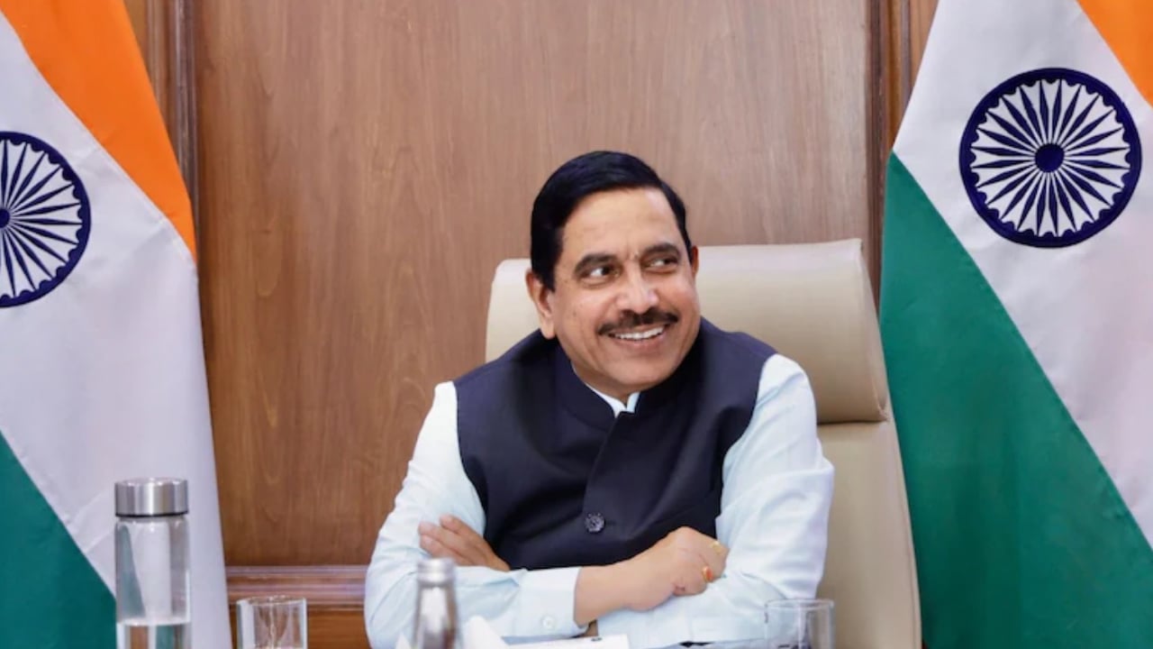 ভারতের নতুন শিক্ষামন্ত্রী প্রহ্লাদ জোশী