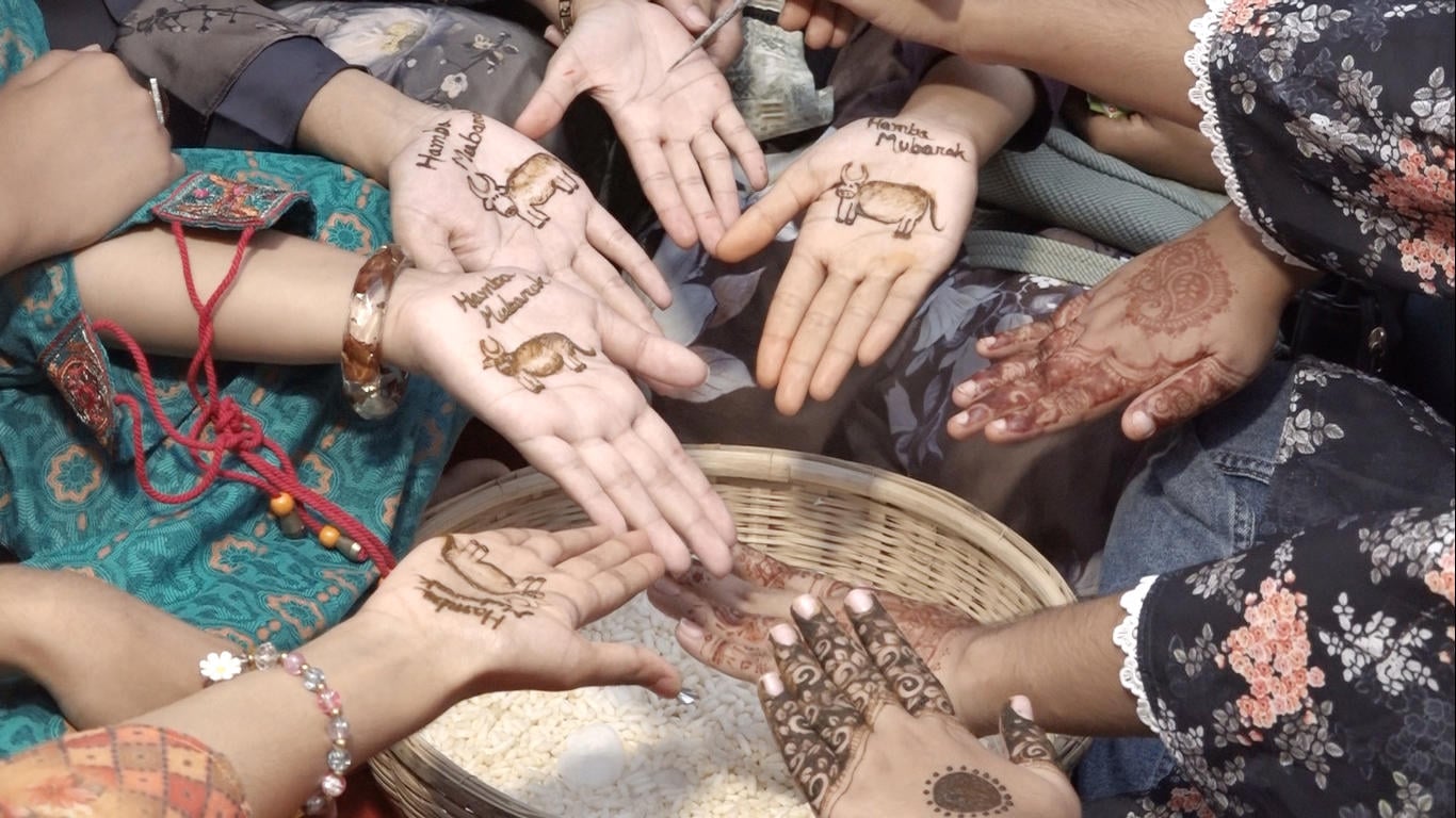 ঈদের আনন্দে ব্যতিক্রমী মেহেদী উৎসব