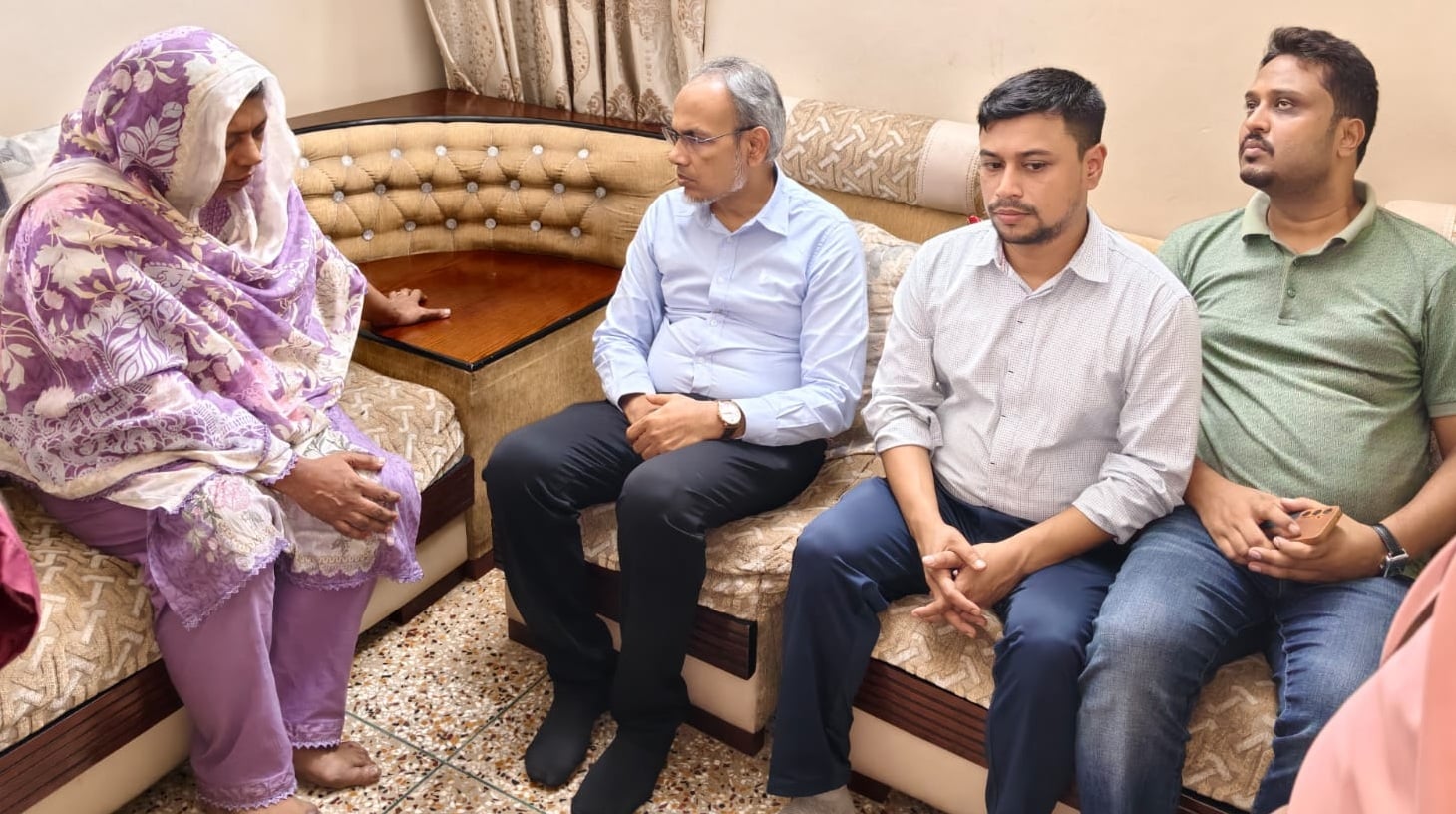 শহীদ ডা. কবিরুলের মেয়েকে শুভেচ্ছা জানালেন রফিকুল ইসলাম