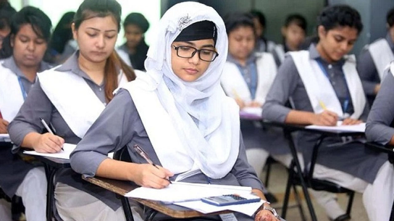 এইচএসসি পরীক্ষা সুষ্ঠু ও নকলমুক্ত করতে ৩৩ নির্দেশনা