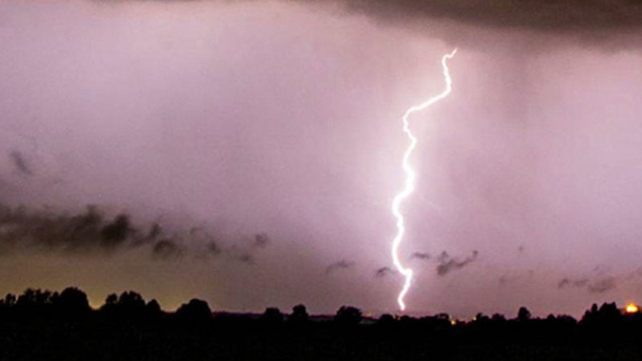 লবণের মাঠে কাজে যাওয়ার পথে বজ্রপাতে চাষির মৃত্যু