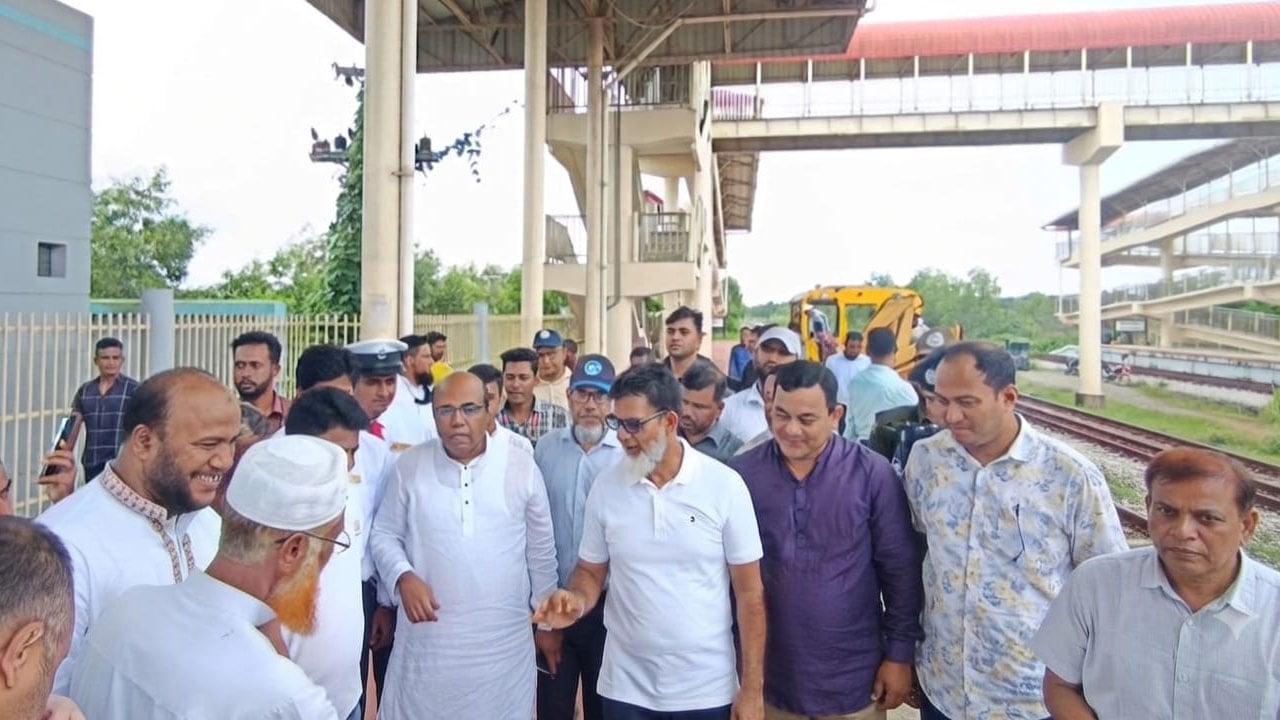 ইসলামাবাদ স্টেশনে লোকাল ট্রেনের যাত্রাবিরতির আশ্বাস রেল প্রতিমন্ত্রীর