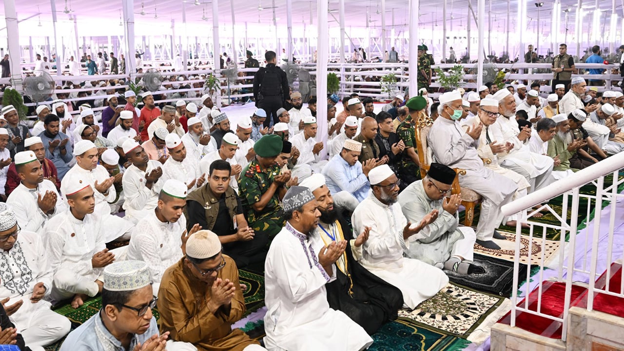 জাতীয় ঈদগাহে ঈদের প্রধান জামাত অনুষ্ঠিত