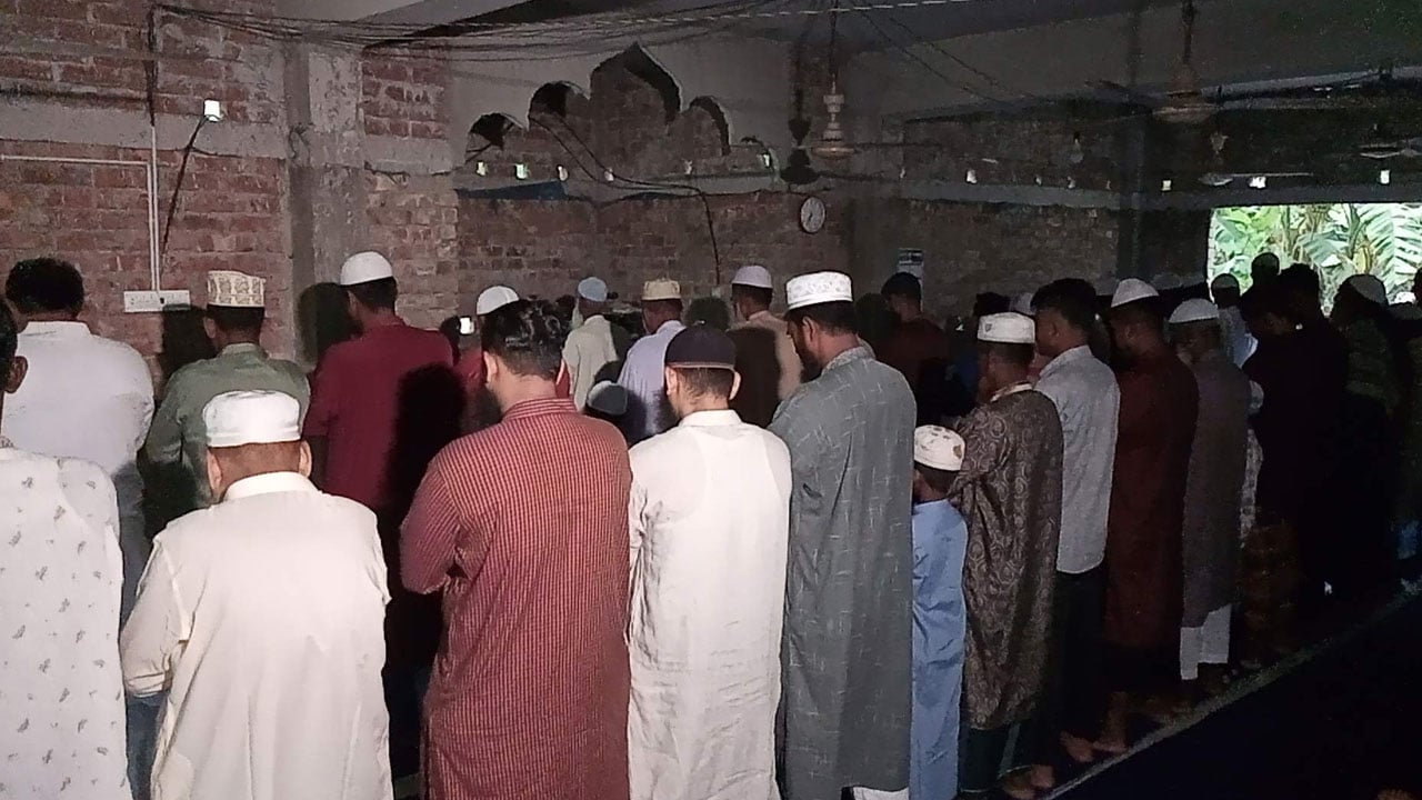 দেশের বিভিন্ন স্থানে উদযাপিত হচ্ছে ঈদুল আজহা