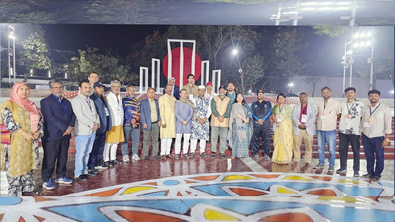 রক্তঝরা রঙে প্রস্তুত শহীদ মিনার