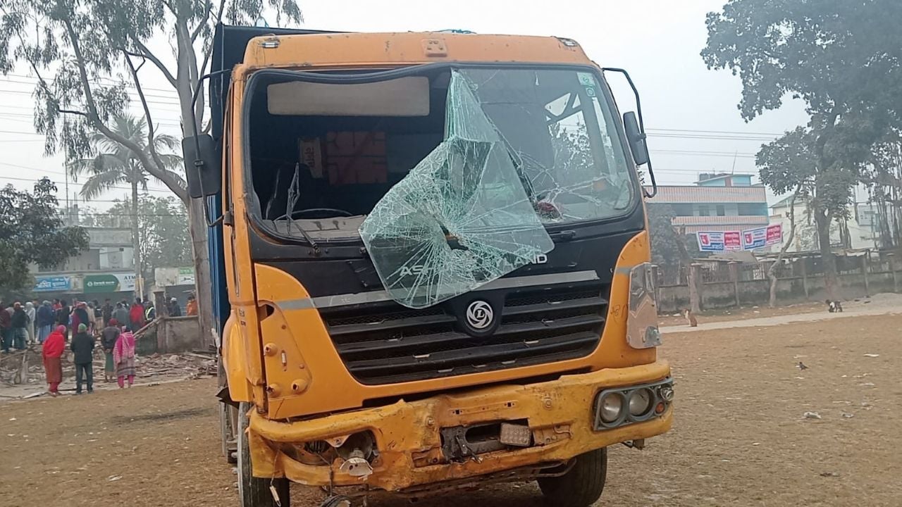 ধামইরহাটে বেপরোয়া ট্রাকে পিষ্ট হয়ে নারীর মৃত্যু