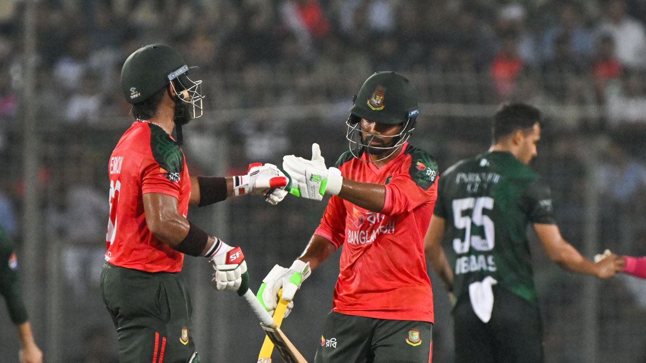 ইমন-হৃদয়ের ‘টপ ক্লাস’ ব্যাটিংয়ে মুগ্ধ বাসিত আলী