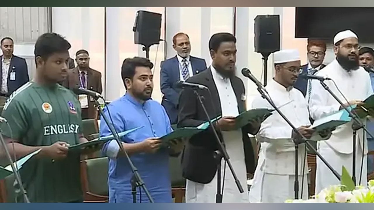 শপথ নিলেন এনসিপির ৬ এমপি