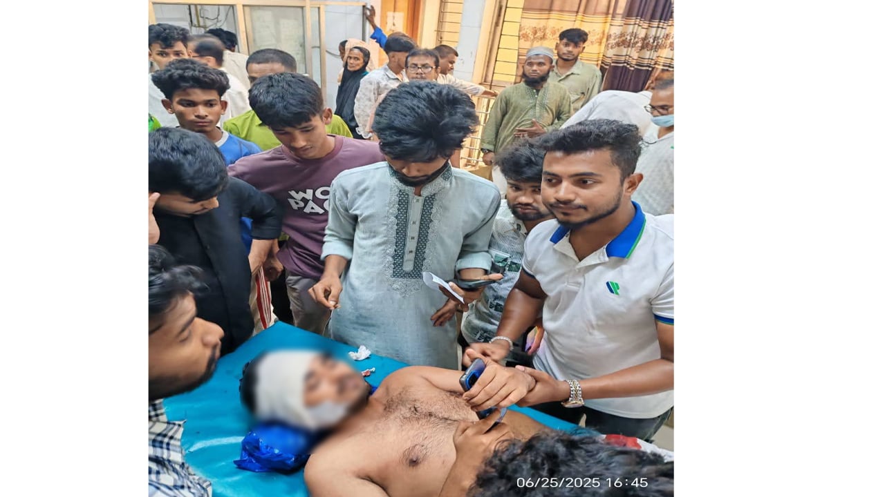 এনসিপির সম্মেলনে প্রতিপক্ষের কোপে বৈষম্যবিরোধী নেতা জখম