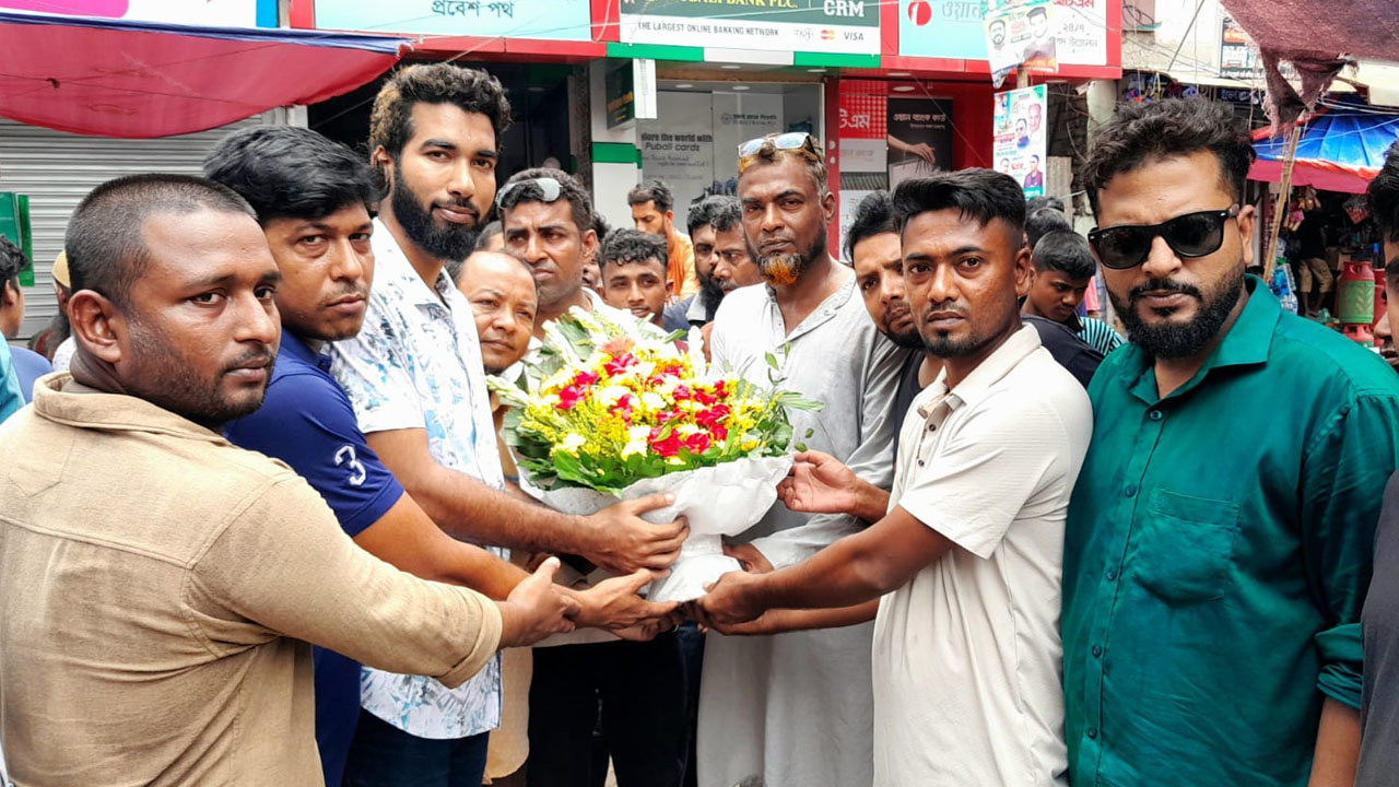 আ.লীগ নেতাসহ ২ শতাধিক মৎস্য ব্যবসায়ীর এনসিপিতে যোগদান