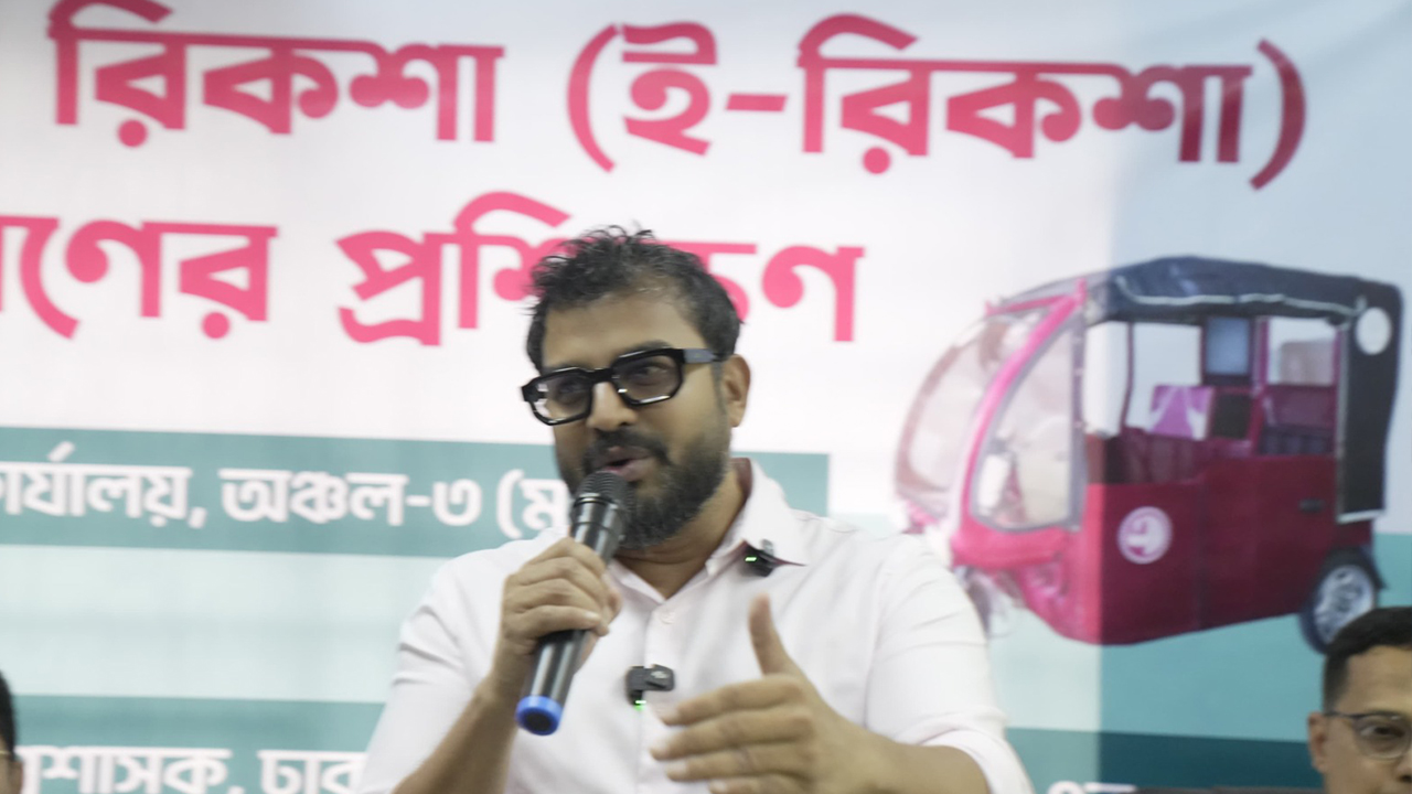 ‌রাজধানীতে চলবে ভিন্ন রঙের ই-রিকশা : ডিএনসিসি প্রশাসক