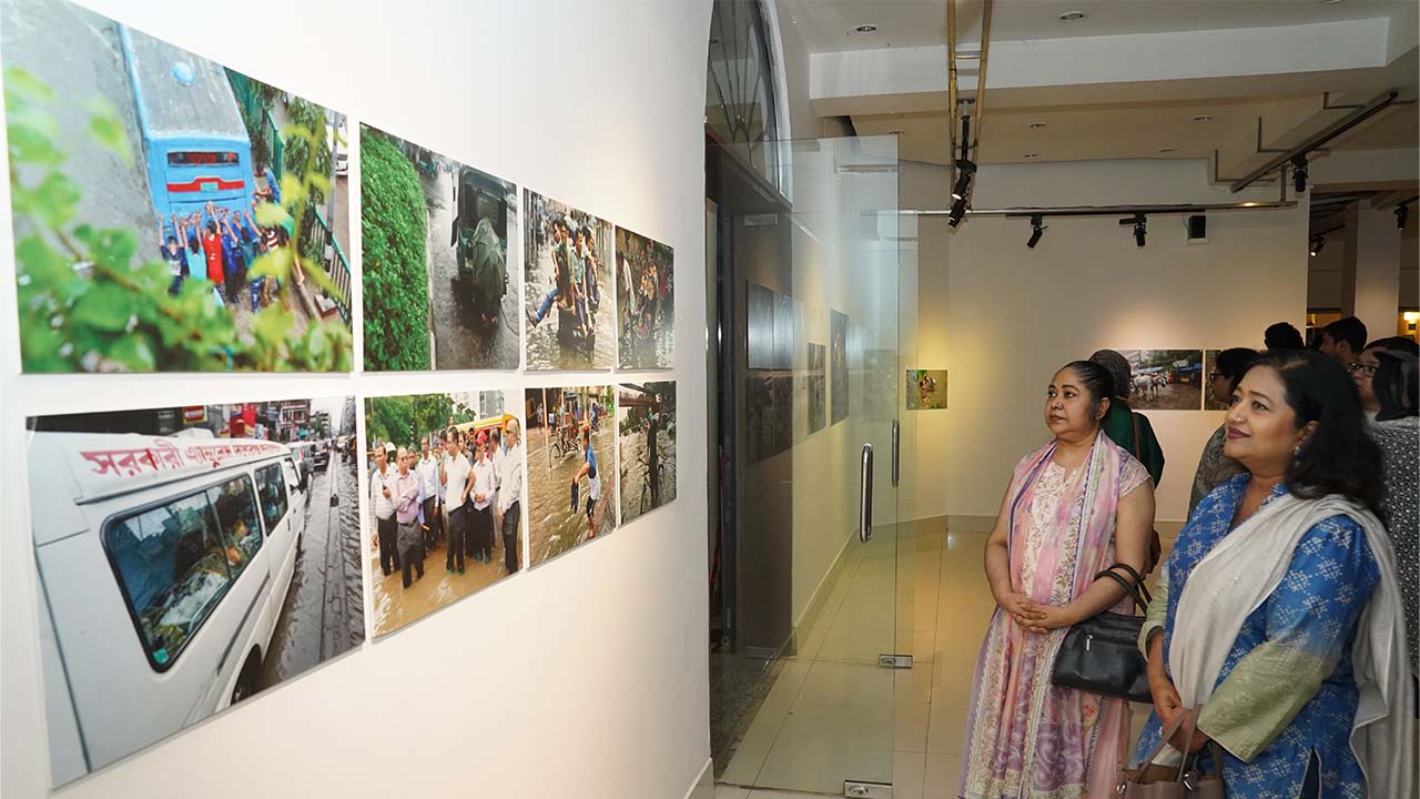 বর্ষার গল্প নিয়ে চলছে আলোকচিত্র প্রদর্শনী