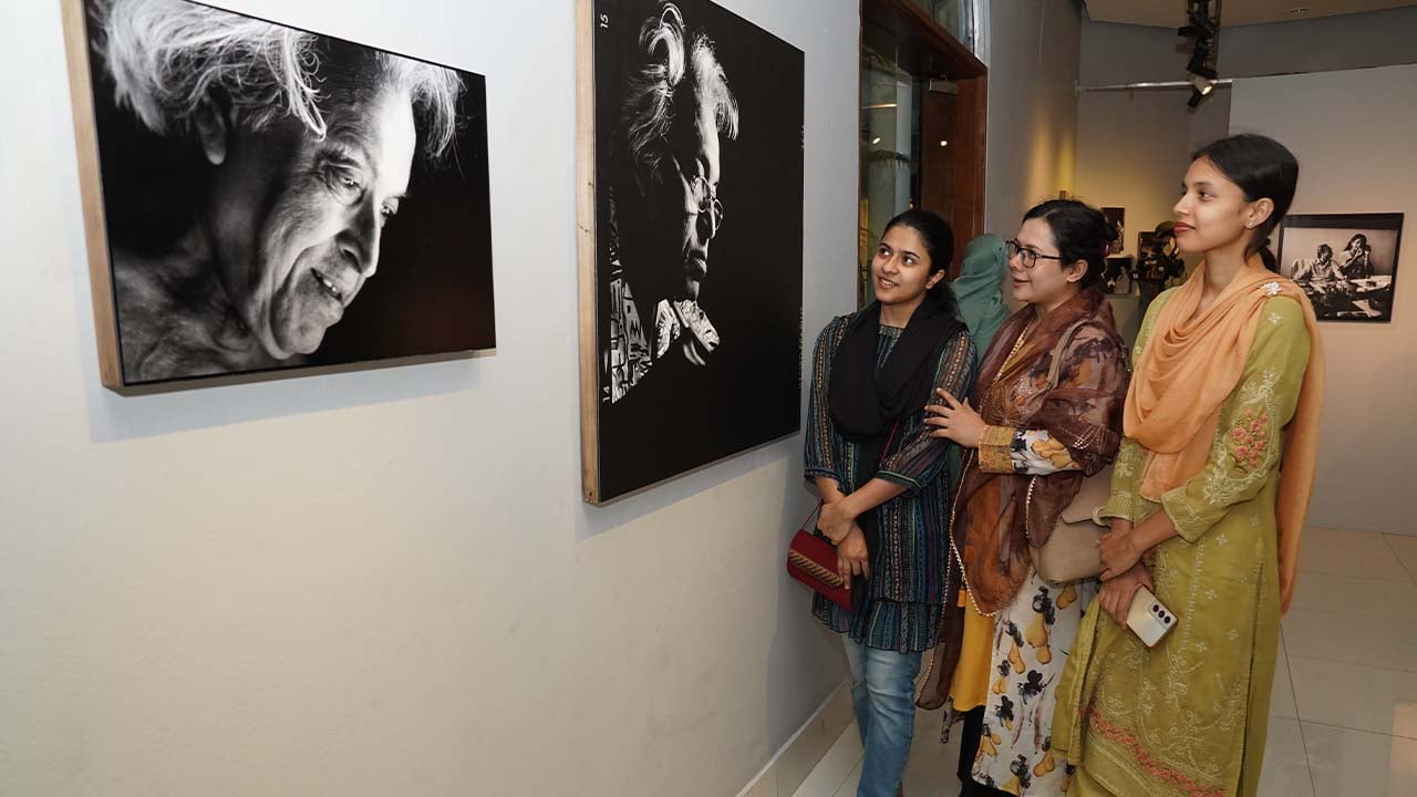 চলছে নাসির আলী মামুনের একক আলোকচিত্র প্রদর্শনী