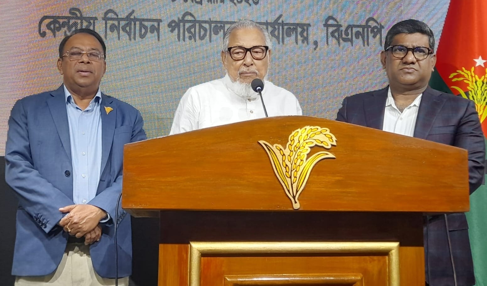 বিএনপি প্রার্থীকে সমর্থন দিয়ে সরে দাঁড়ালেন দোলন