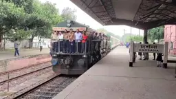 ভারত থেকে এল ১৮ নতুন রেলকোচ, আসবে আরো ১৮২