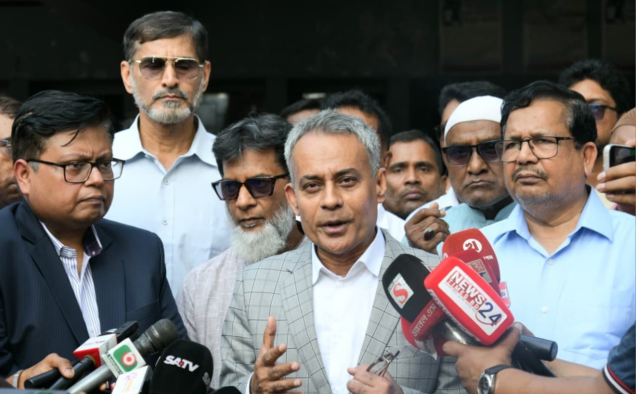 নিরাপদ ও স্বস্তিদায়ক ঈদযাত্রা নিশ্চিত করতে বাস টার্মিনাল পরিদর্শন সড়কমন্ত্রীর