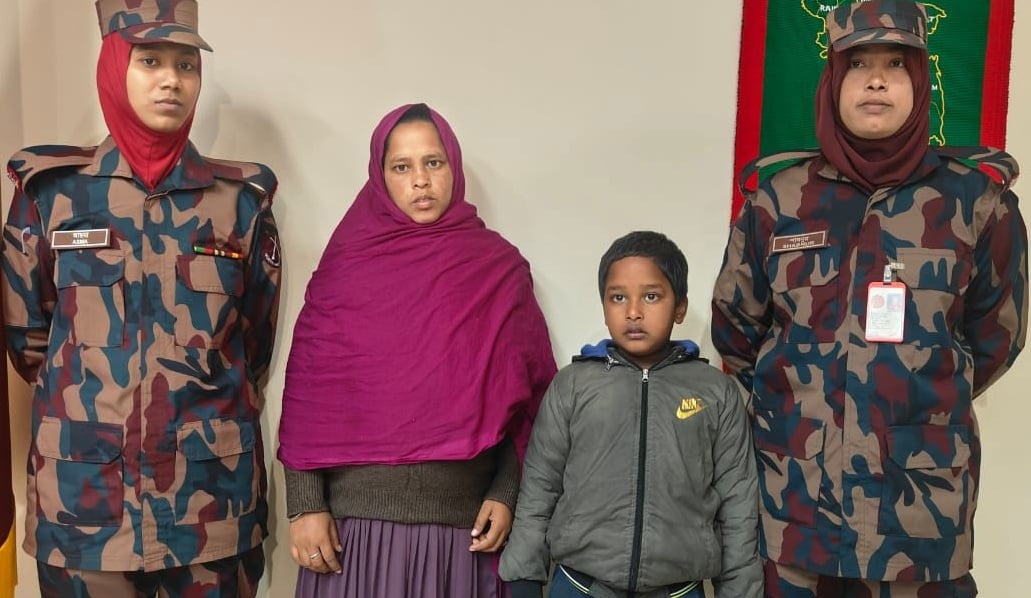 অবশেষে ভারত গেলেন অন্তঃসত্ত্বা সোনালি খাতুন ও তার ছেলে