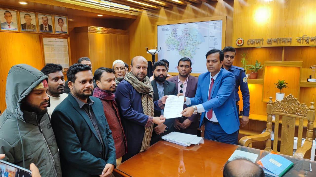 বরিশাল-৩ আসনে মনোনয়ন জমা দিলেন ব্যারিস্টার ফুয়াদ