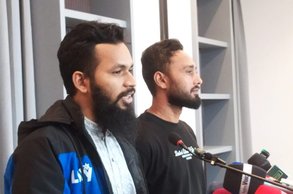 ‘মোবাইল’ ইস্যুতে ঢাকার নির্বাহীর অভিযোগ