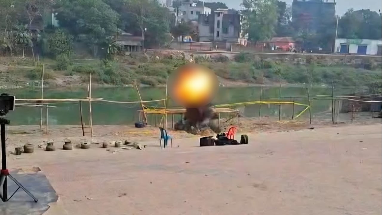 ফরিদপুরে নিষ্ক্রিয় করা হলো শক্তিশালী বোমা