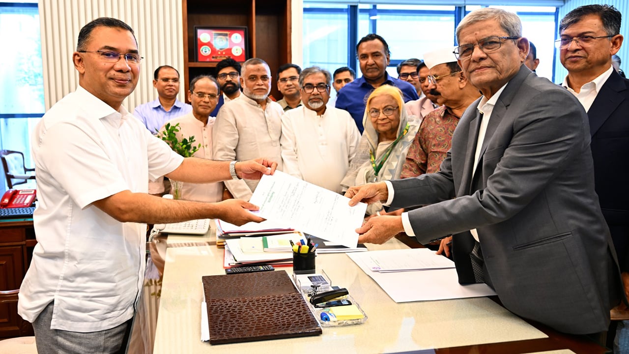 বিএনপি মহাসচিব ও স্থায়ী কমিটির পদ ছাড়লেন মির্জা ফখরুল