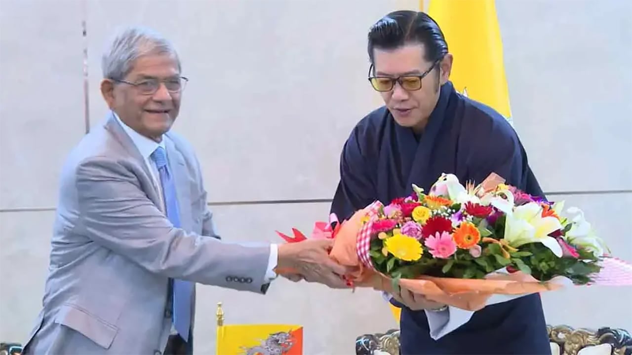ঢাকায় ভুটানের রাজার যাত্রাবিরতি, রাষ্ট্রপতির সৌজন্য সাক্ষাৎ 