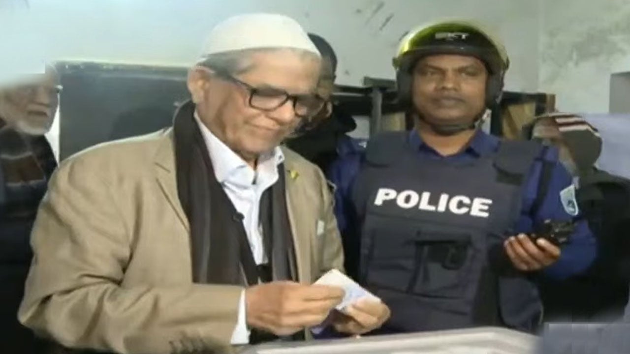 ভোট দিলেন বিএনপি মহাসচিব মির্জা ফখরুল