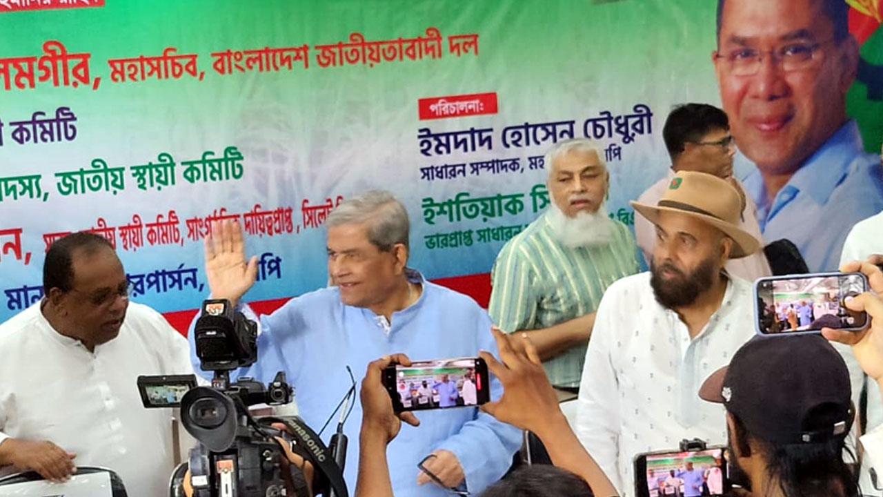 অসুস্থবোধ করায় সমাবেশস্থল ছেড়েছেন মির্জা ফখরুল