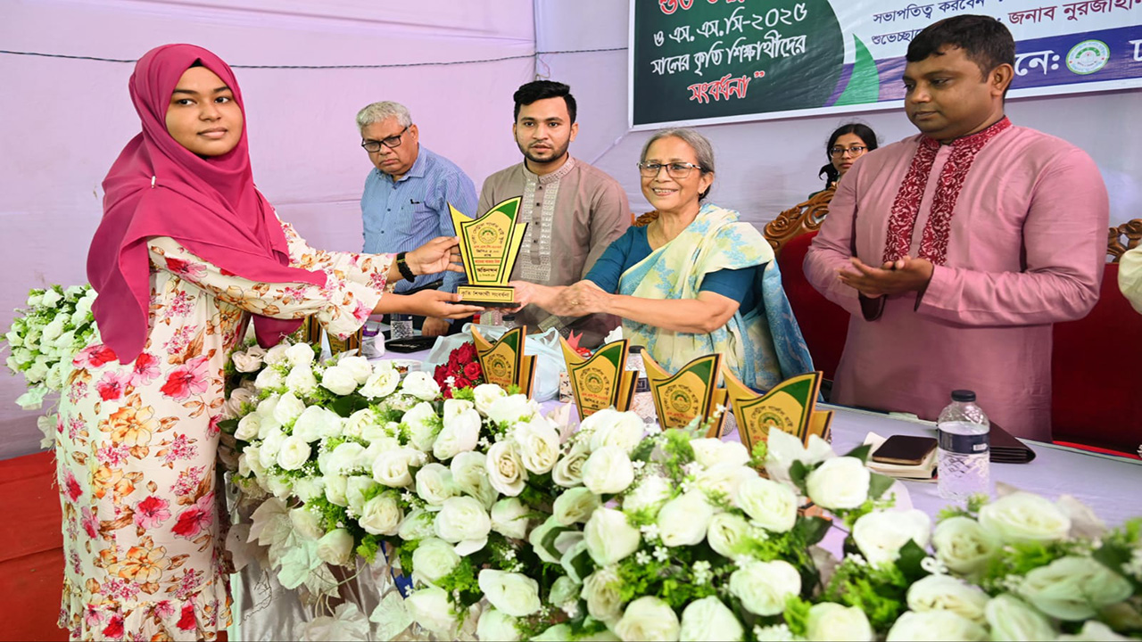 শহীদদের ত্যাগকে স্মরণ করে নতুন বাংলাদেশ গড়তে হবে
