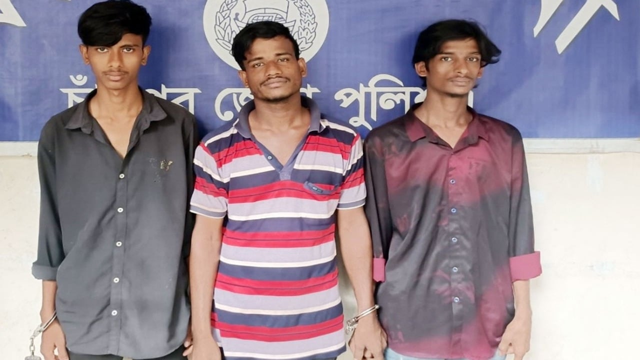 ফরিদগঞ্জে চোরাই অটোরিকশাসহ তিন চোর আটক