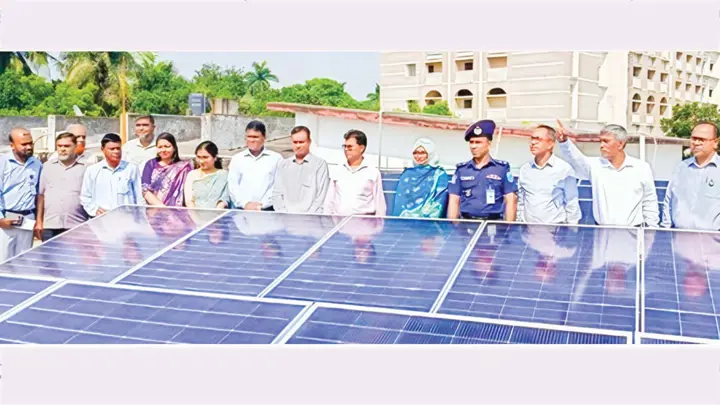 ফরিদপুরে প্রথম ছাদভিত্তিক সৌরবিদ্যুৎ জাতীয় গ্রিডে