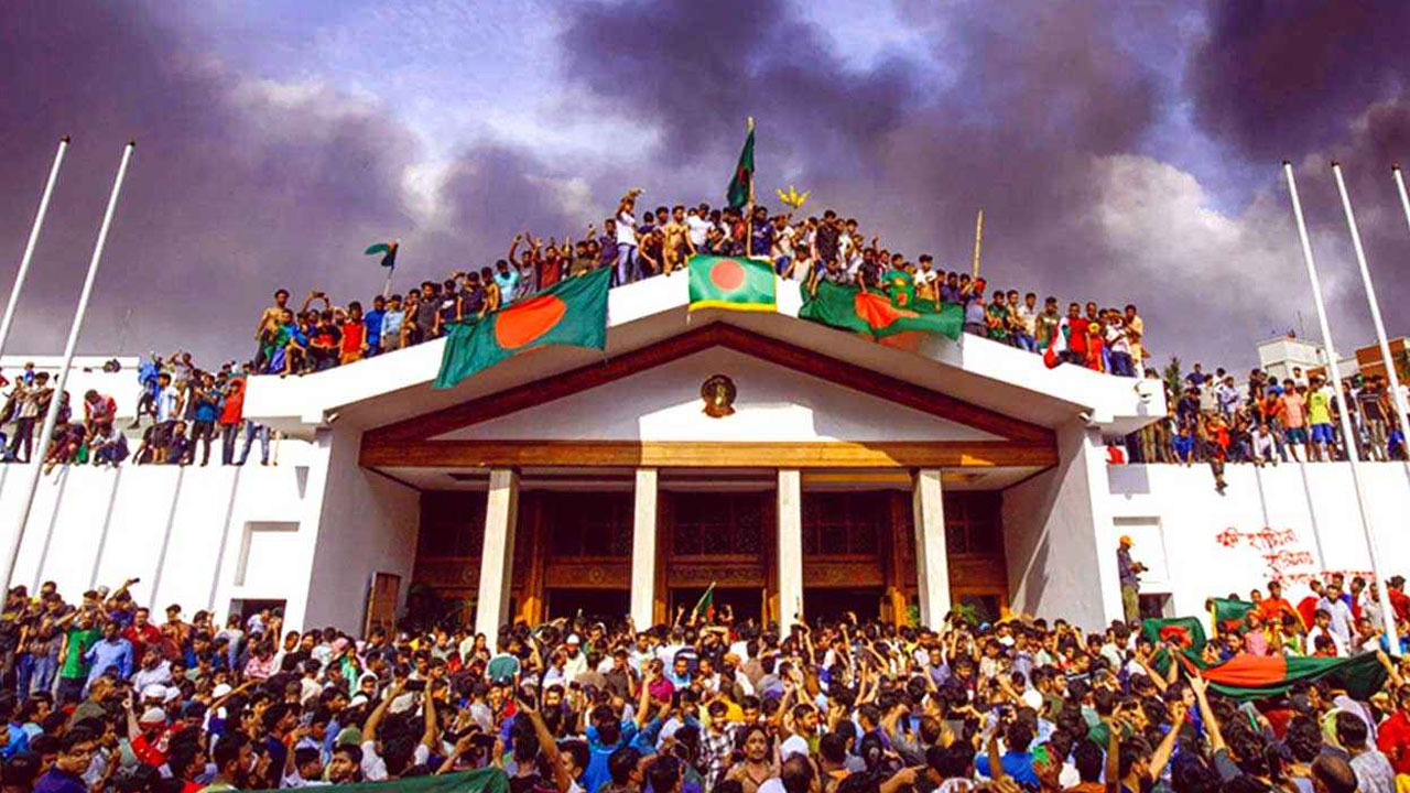 আমাদের স্মৃতিভ্রম এবং ফ্যাসিবাদের ফেরার ঝুঁকি