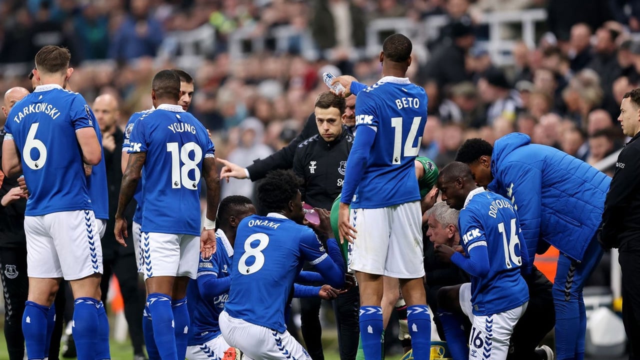 ইফতারের জন্য ইংলিশ লিগে বিরতি